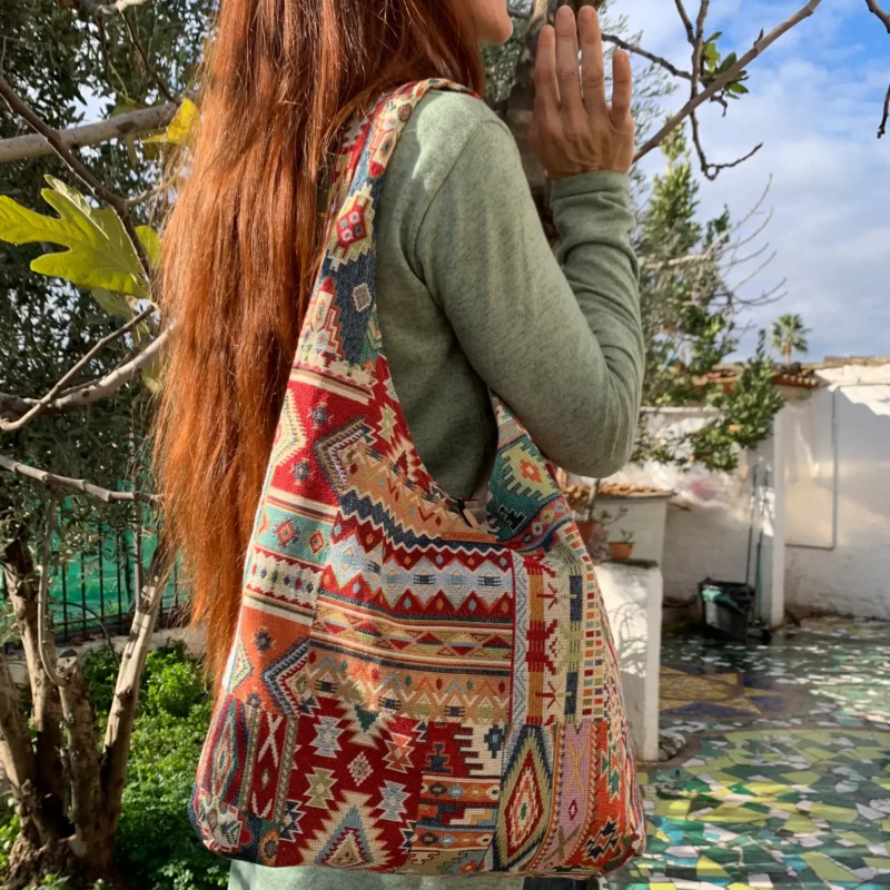 Bolsos estampados con un asa
