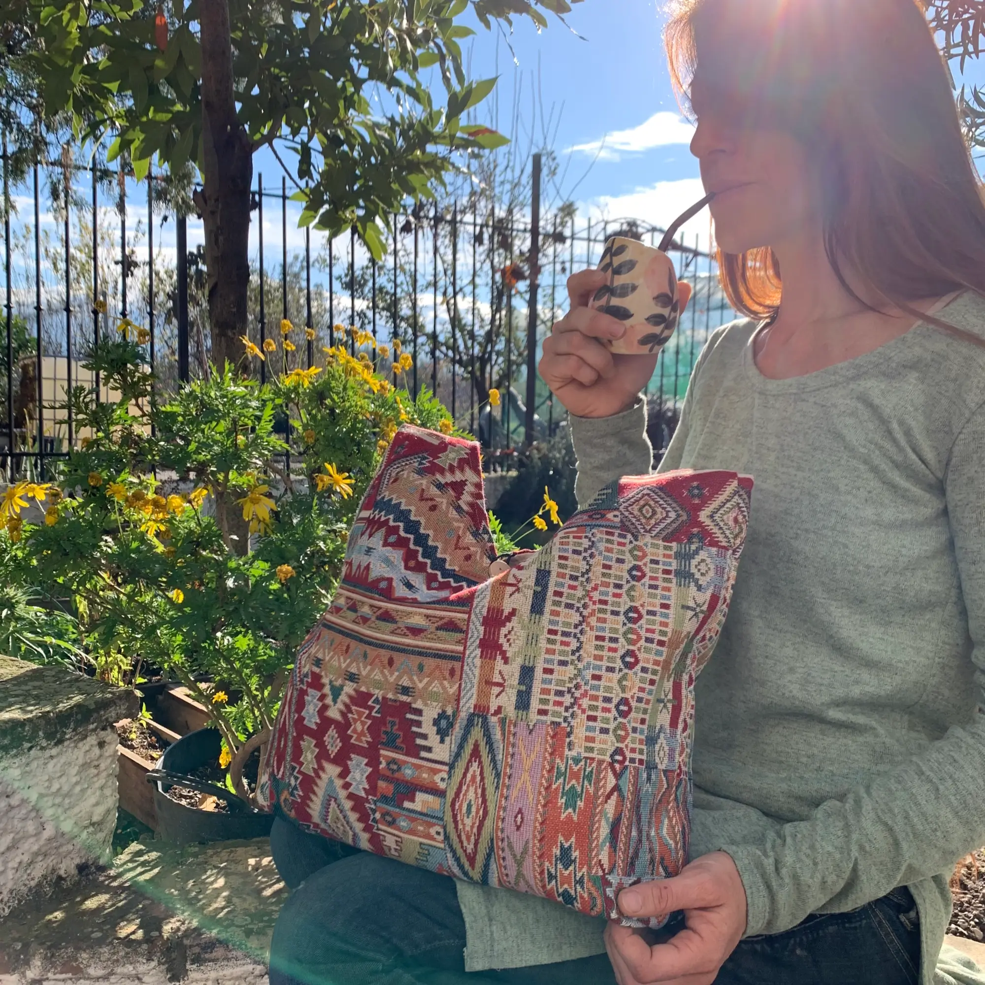 Bolsos estampados con un asa