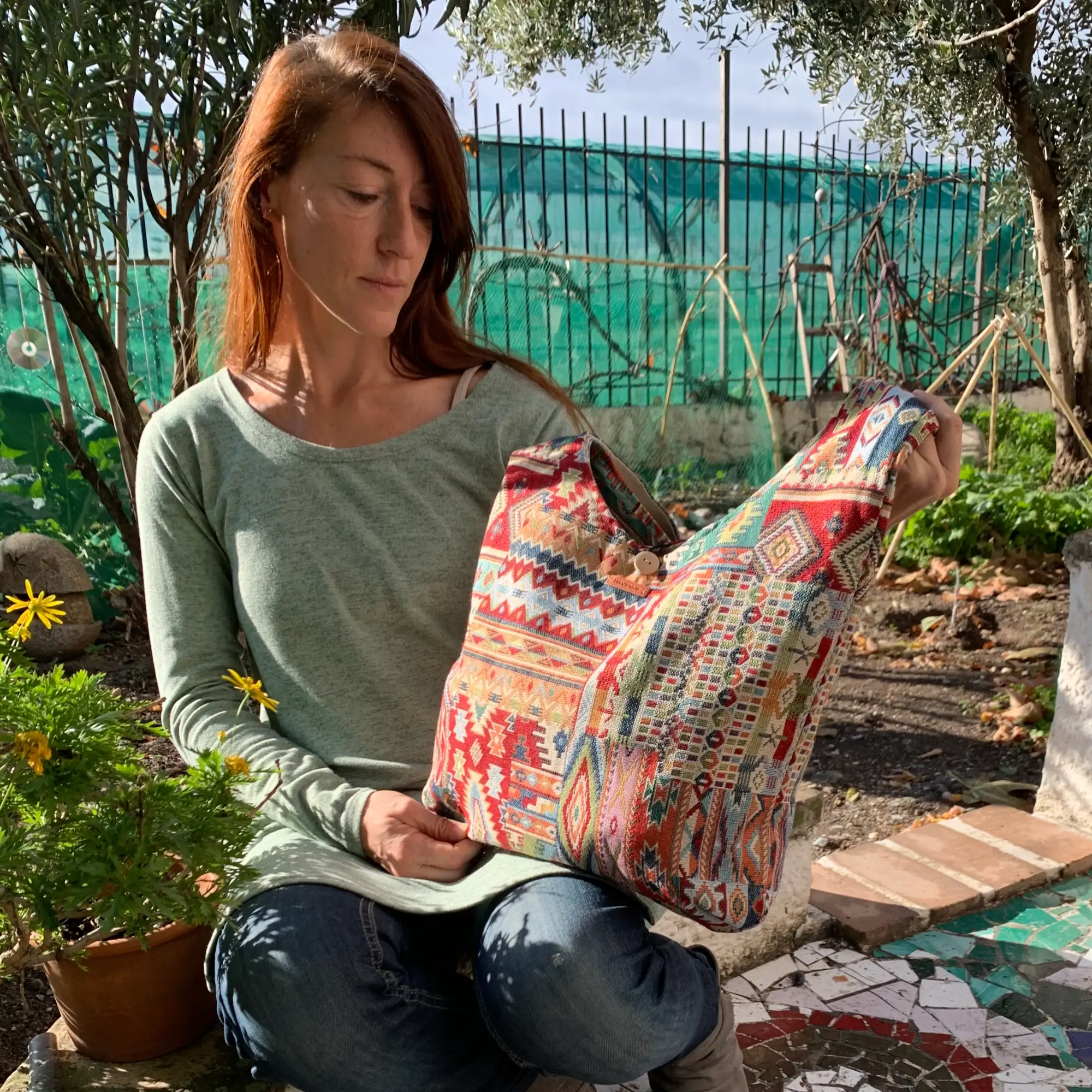 Bolsos estampados con un asa