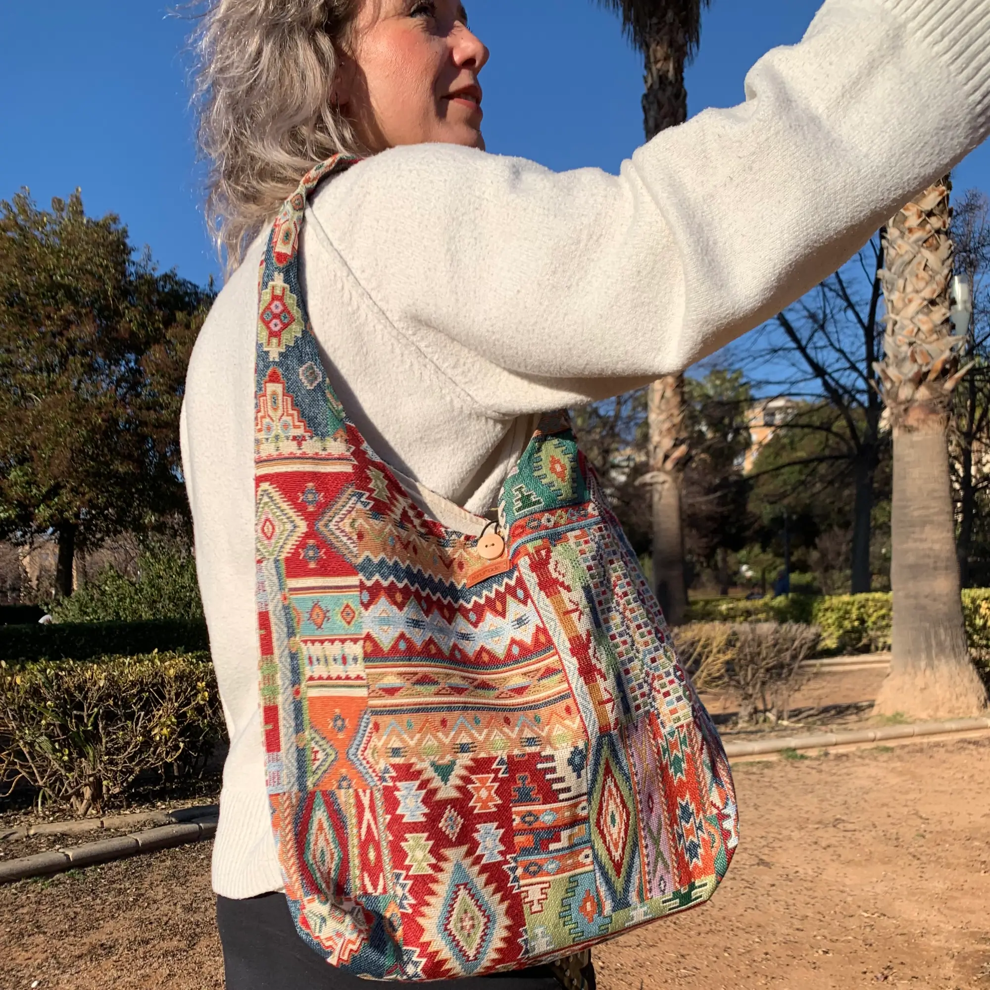 Bolsos estampados con un asa