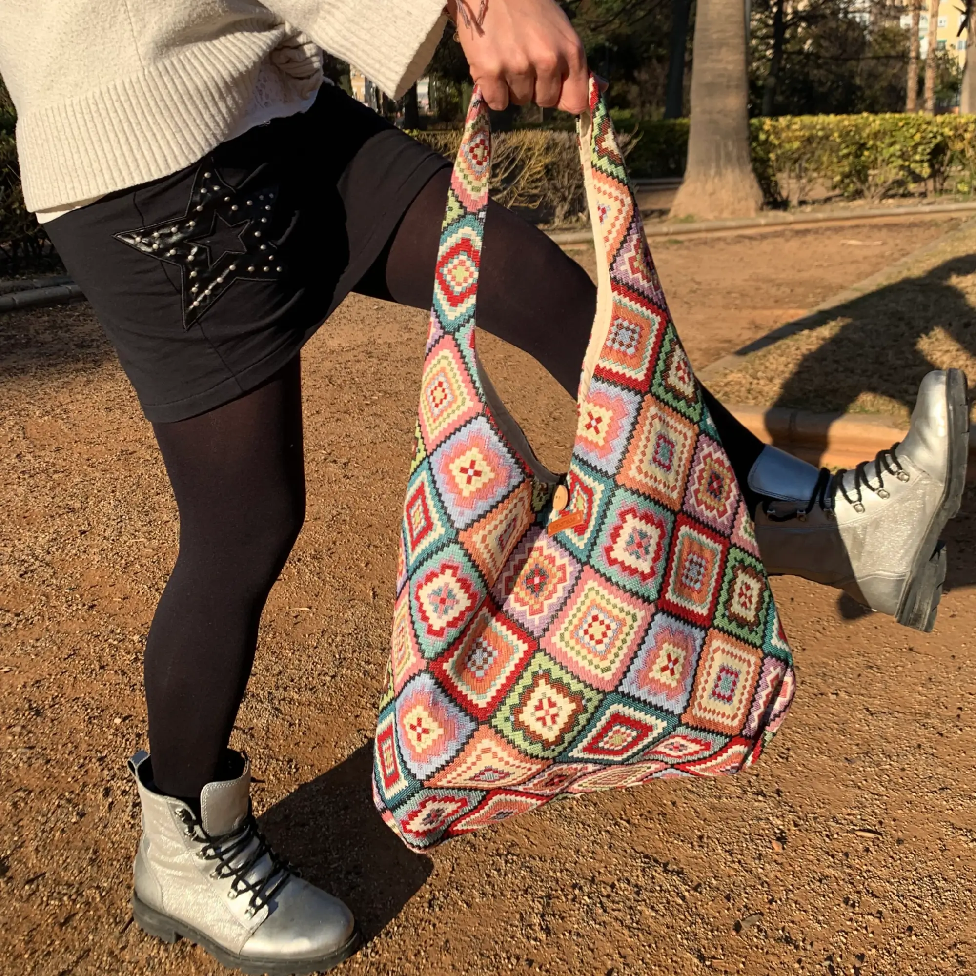 Bolsos estampados con un asa