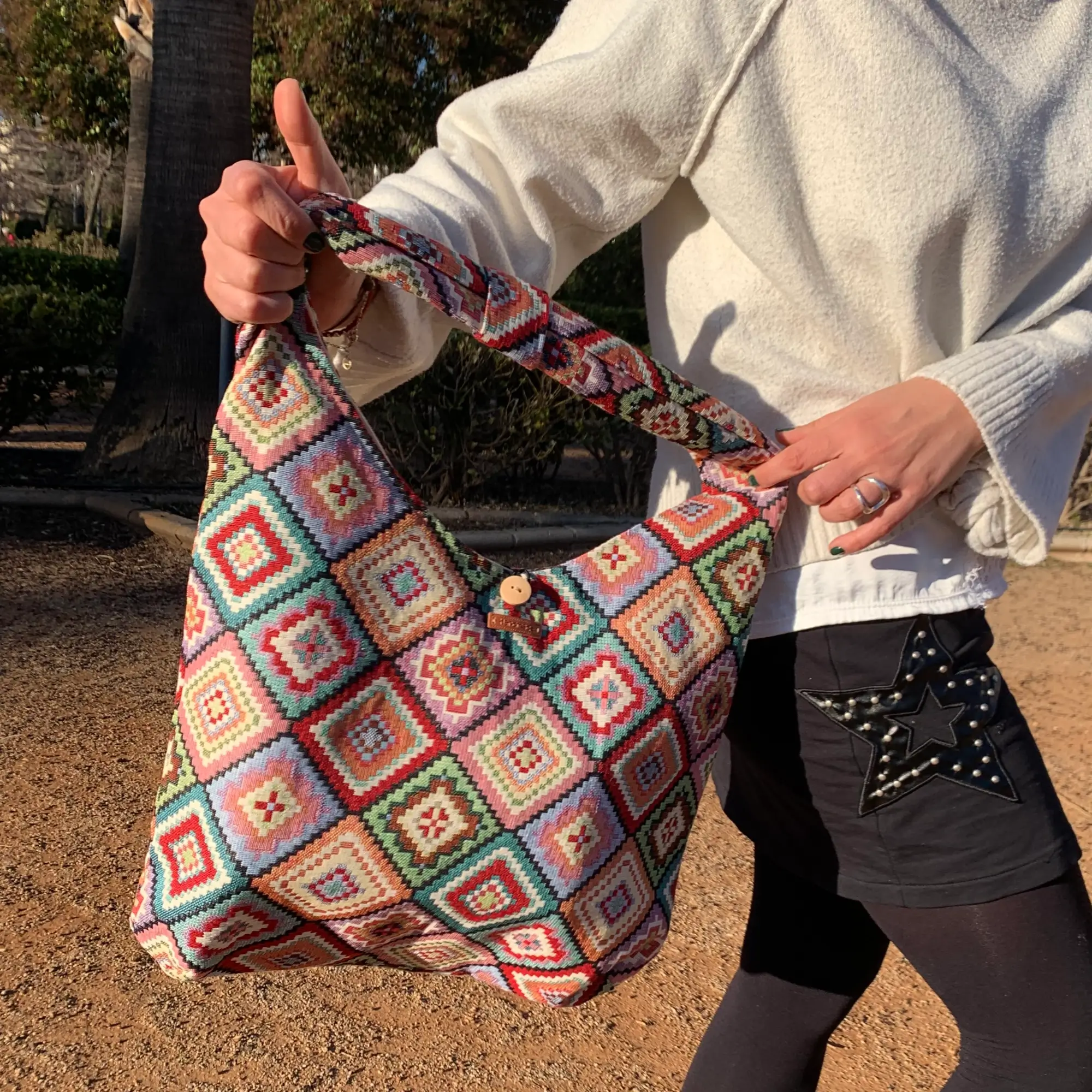 Bolsos estampados con un asa