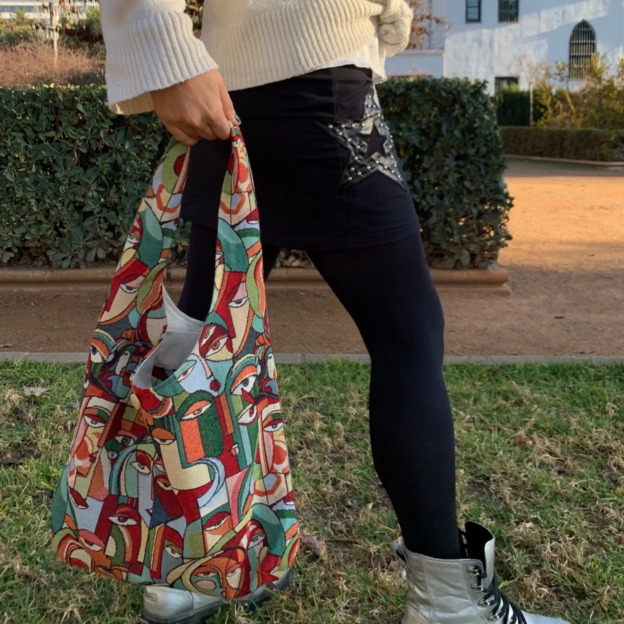 Bolsos estampados con un asa