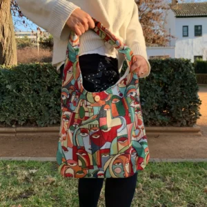 Bolsos estampados con un asa