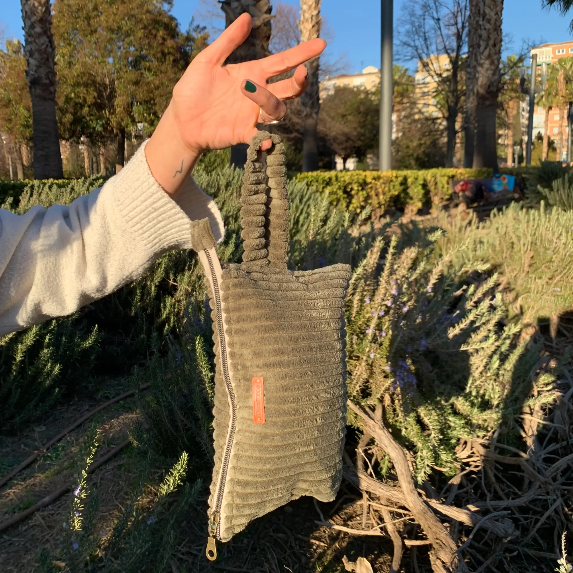 Bolso de mano de pana extrasuave