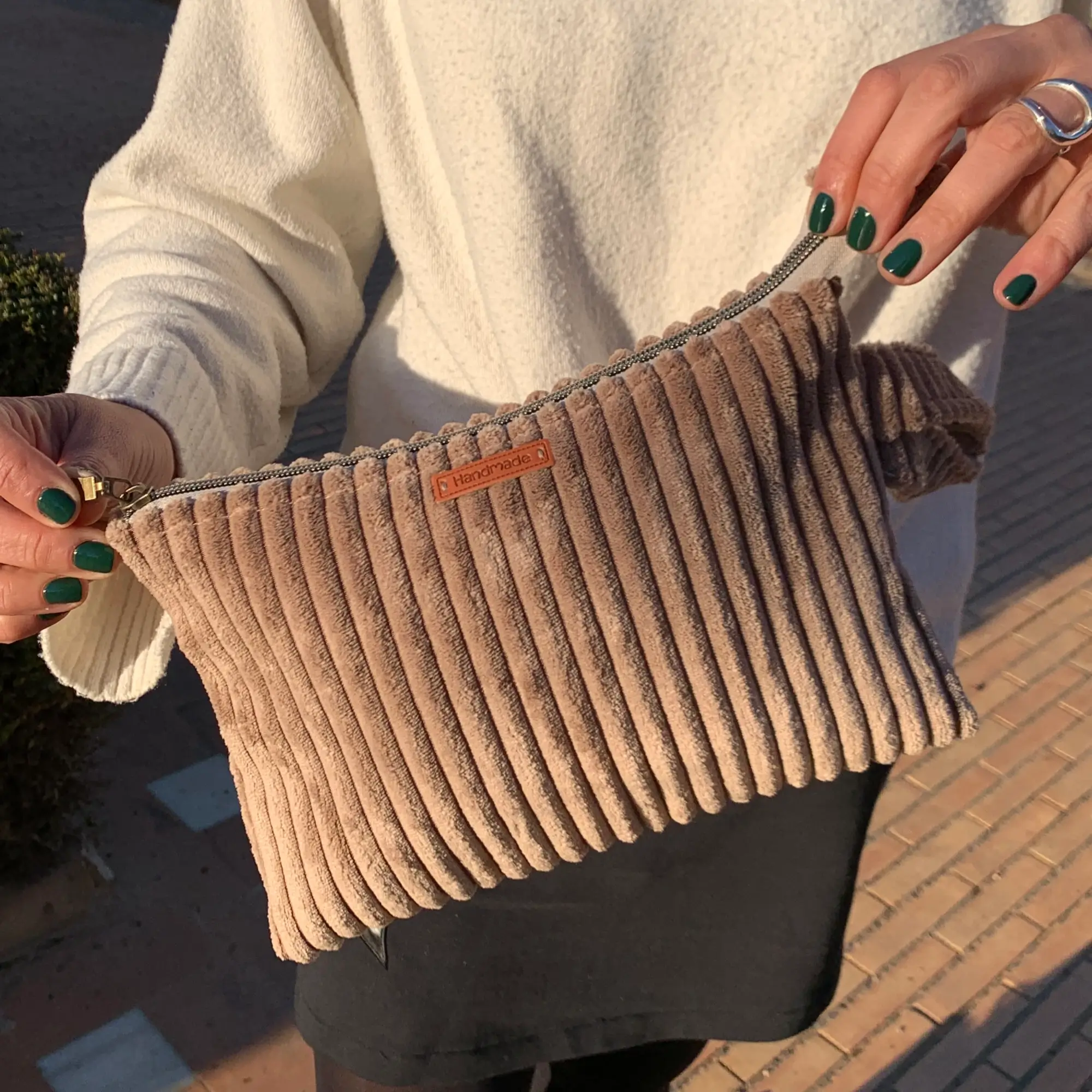 Bolso de mano de pana extrasuave